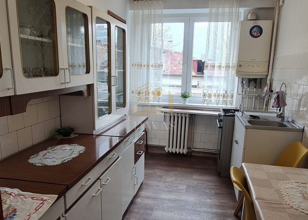 Apartament de 3 camere decomandat | Andrei Muresanu