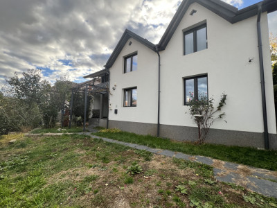 Casa cu finisaje moderne | Dambul Rotund | 6 camere