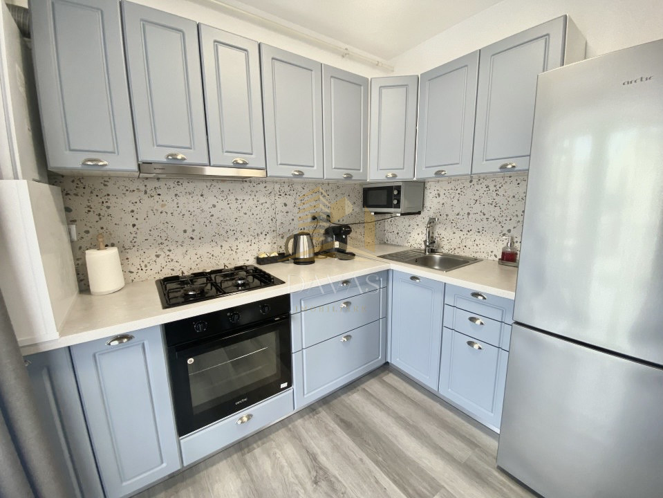 Apartament 3 camere semidecomandate| zona Vivo | Etaj intermediar | Parcare