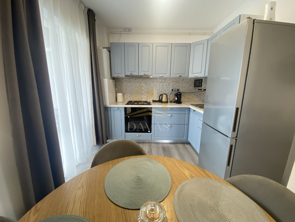 Apartament 3 camere semidecomandate| zona Vivo | Etaj intermediar | Parcare