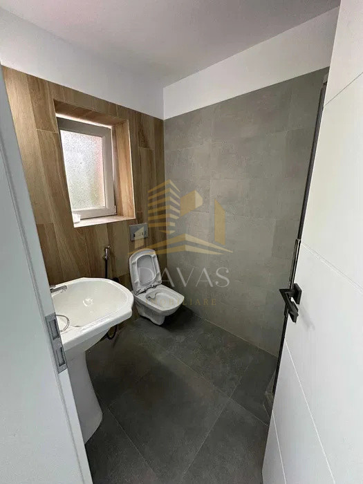 Apartament cu 3 camere | Bloc mic | gradina proprie | parcare inclusa