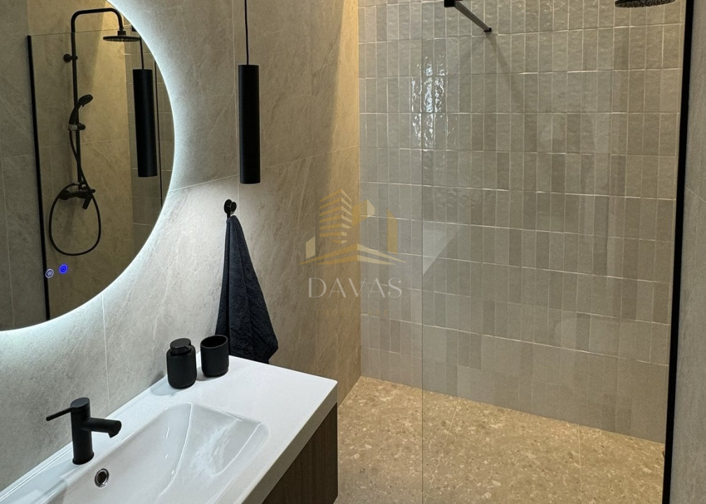 Apartament de 3 camere semidecomandat | Zona BMW | Parcare