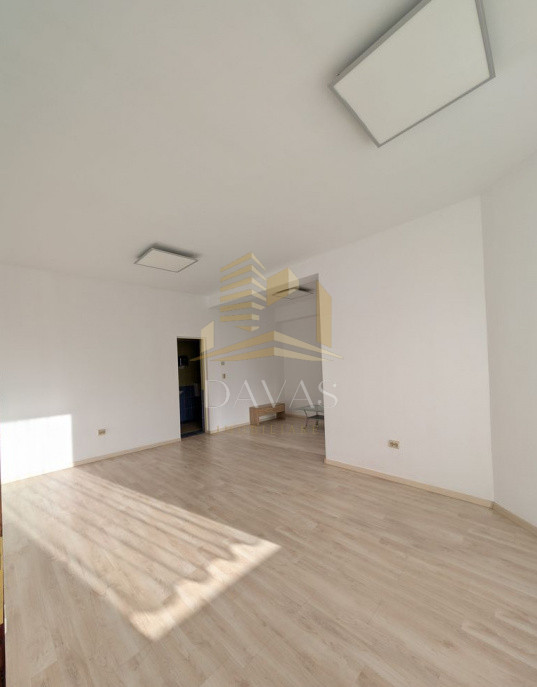 Apartament 3 camere semidecomandat + Parcare | Marasti