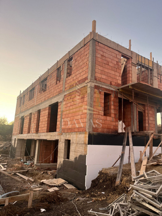 Duplex semifinisat de vanzare | Dambul Rotund | Certificat NZEB