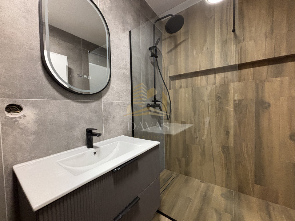 Apartament de 3 camere semidecomandat | Florești 