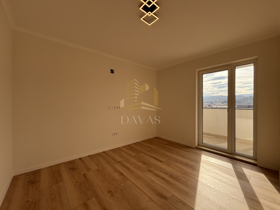 Apartament de 3 camere semidecomandat | Florești 