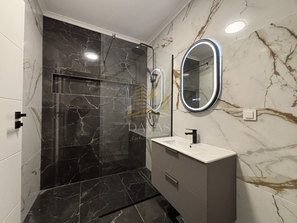 Apartament de 3 camere semidecomandat | Florești 