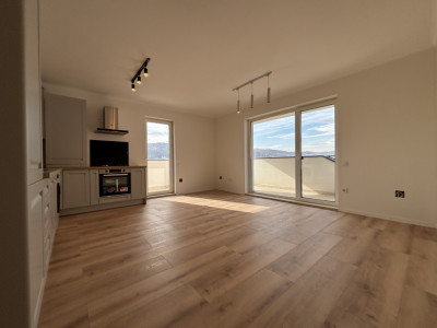 Apartament de 3 camere semidecomandat | Florești 