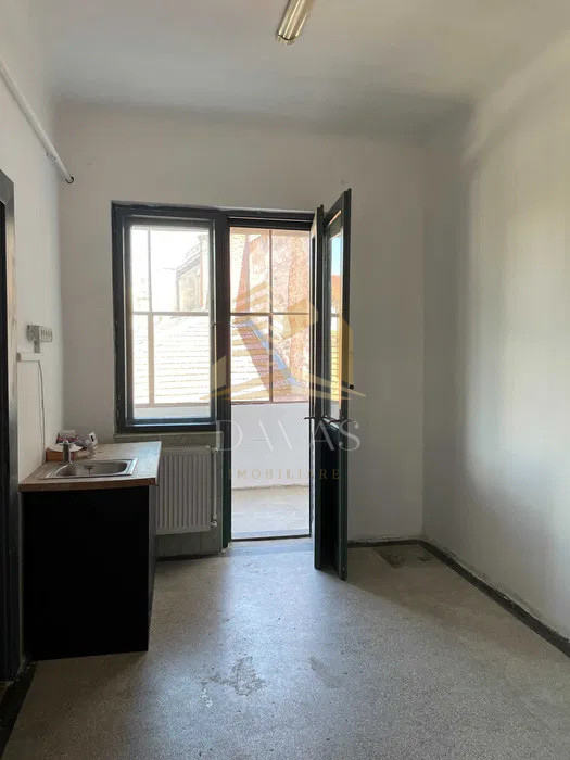 Apartament 4 camere semidecomandat | Eroilor | Centru