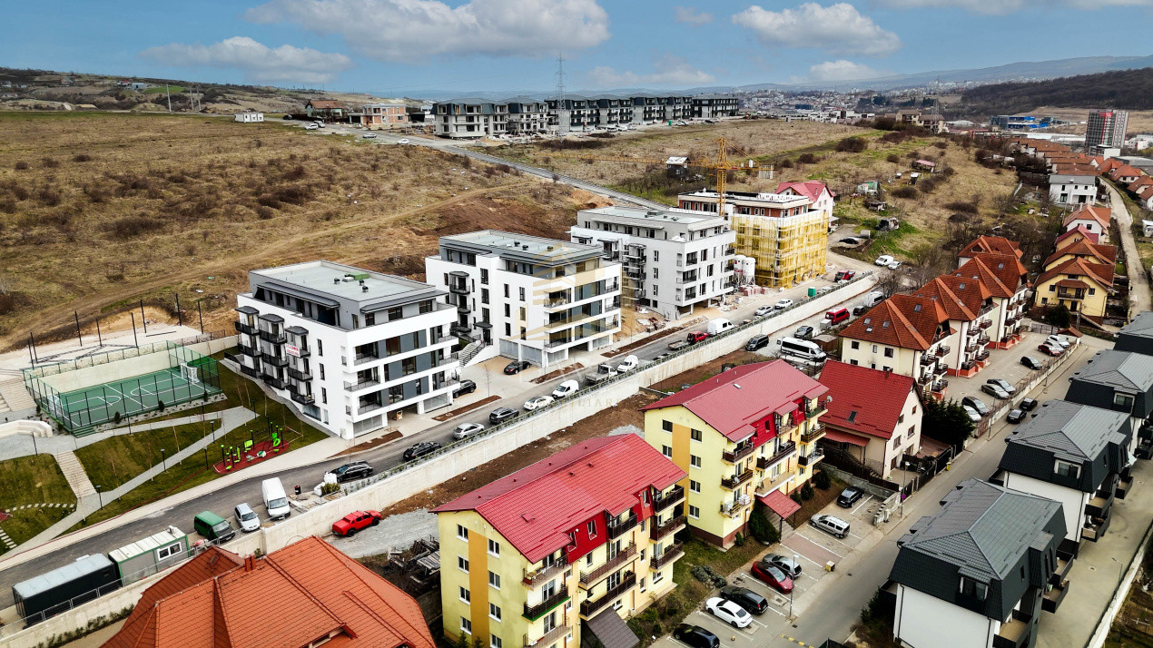 Apartament în bloc Nou de 4 camere - Parcare | Baciu 