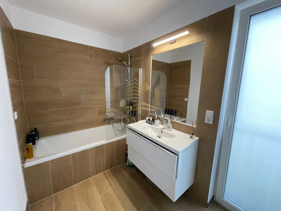 Apartament 4 camere decomandat + garaj inclus in preț | LUX | Europa