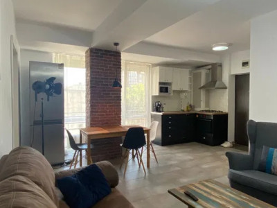 Apartament deosebit cu 2 camere semidecomandat | Modern