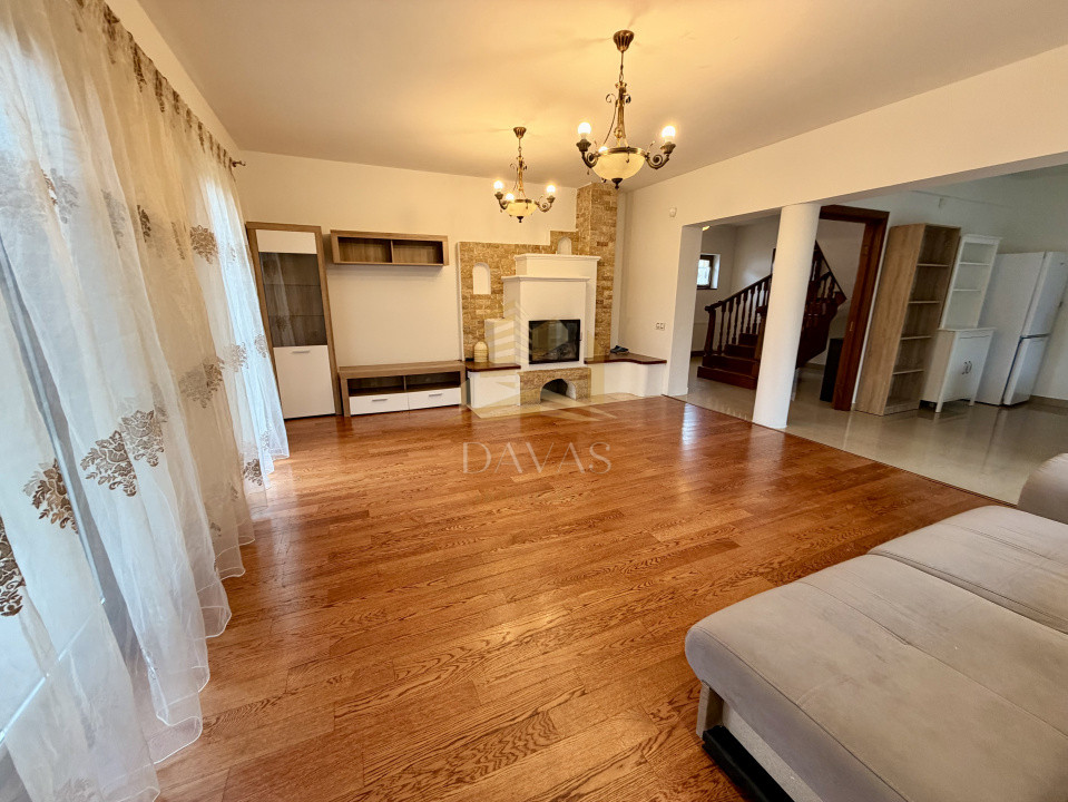 Casa individuala de vanzare | Europa | Deschidere la 2 strazi