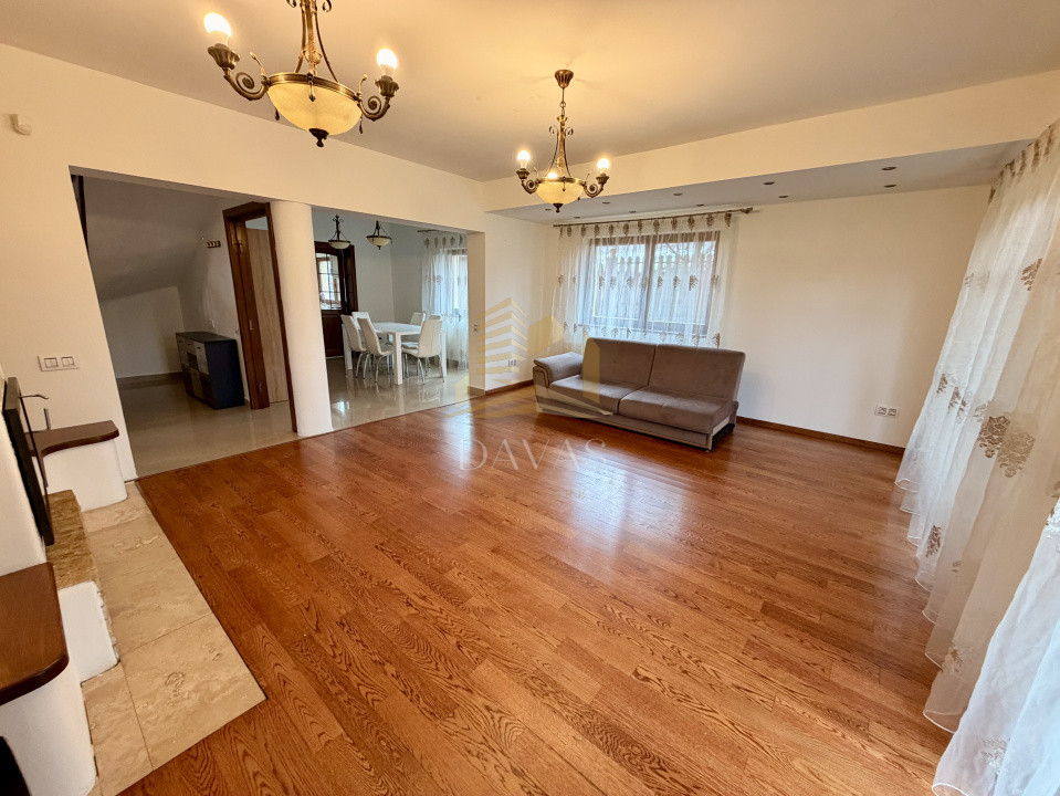 Casa individuala de vanzare | Europa | Deschidere la 2 strazi