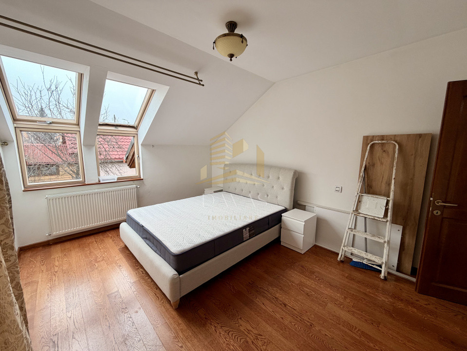 Casa individuala de vanzare | Europa | Deschidere la 2 strazi