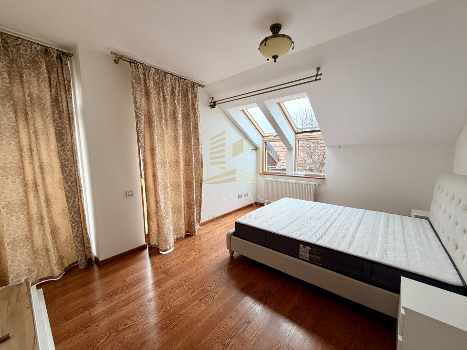 Casa individuala de vanzare | Europa | Deschidere la 2 strazi