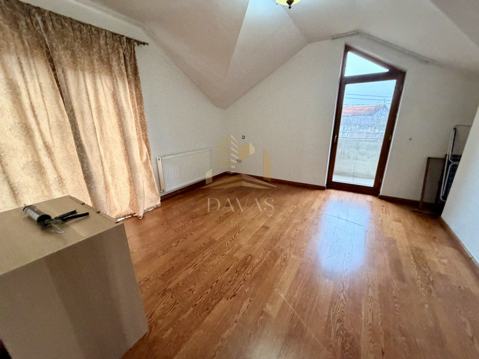 Casa individuala de vanzare | Europa | Deschidere la 2 strazi