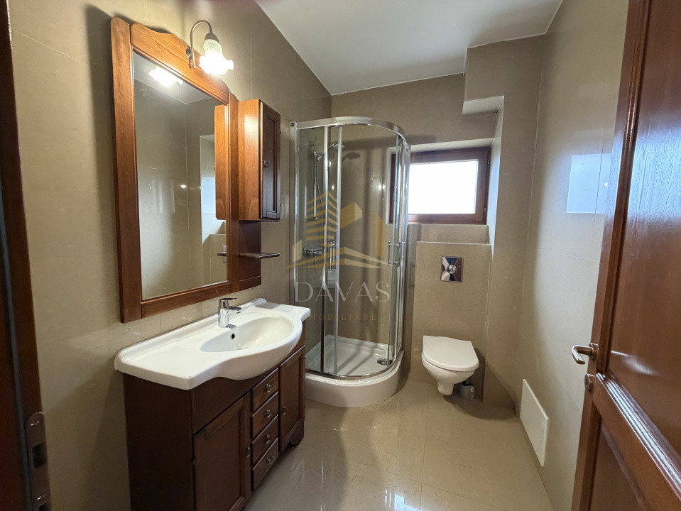 Casa individuala de vanzare | Europa | Deschidere la 2 strazi