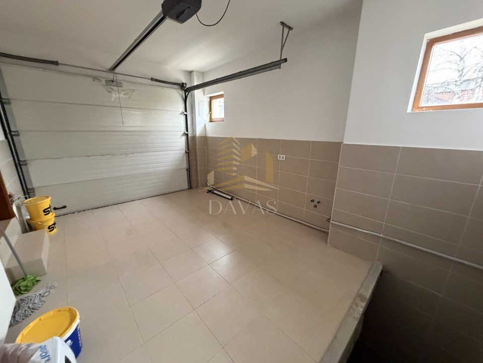 Casa individuala de vanzare | Europa | Deschidere la 2 strazi