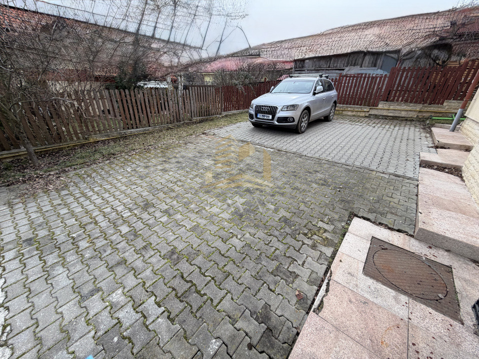 Casa individuala de vanzare | Europa | Deschidere la 2 strazi