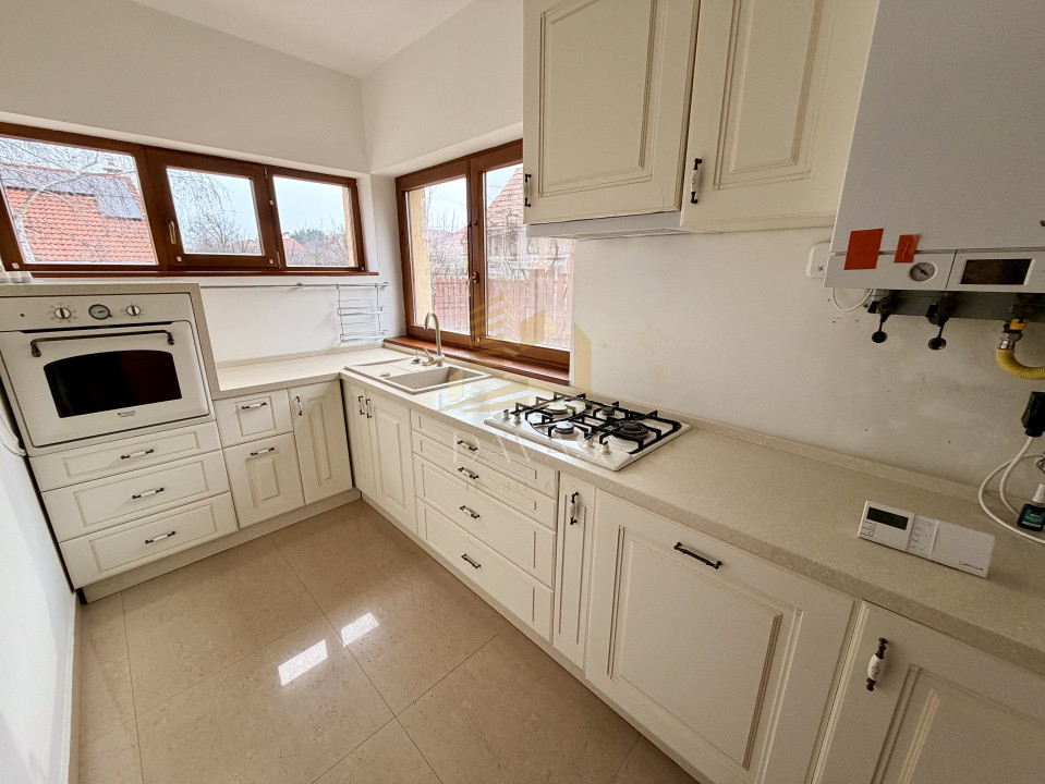 Casa individuala de inchiriat | Europa | Deschidere la 2 strazi