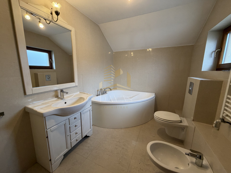 Casa individuala de inchiriat | Europa | Deschidere la 2 strazi