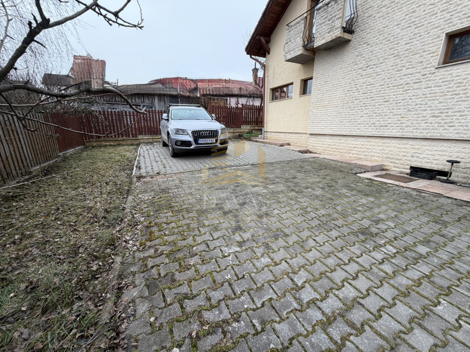 Casa individuala de inchiriat | Europa | Deschidere la 2 strazi