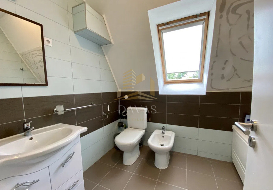 Apartament 3 camere in vila semidecomandat | Parcare inclusă |Andrei Mureșanu 