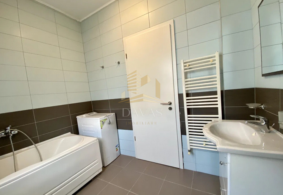 Apartament 3 camere in vila semidecomandat | Parcare inclusă |Andrei Mureșanu 