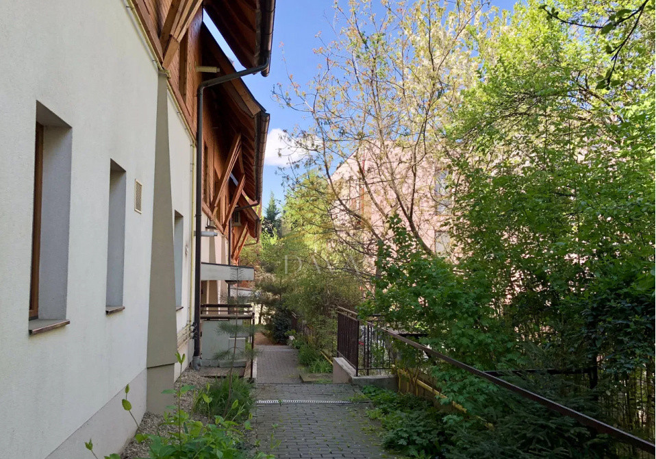 Apartament 3 camere in vila semidecomandat | Parcare inclusă |Andrei Mureșanu 