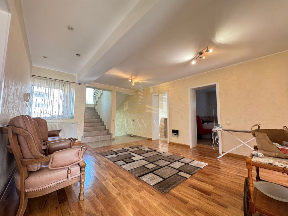 Vilā individuală 7 camere | 320mp | 740mp teren + Garaj inclus in preț | Zorilor