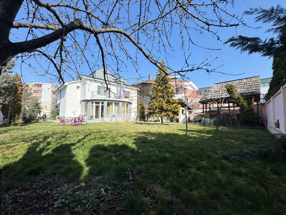 Vilā individuală 7 camere | 320mp | 740mp teren + Garaj inclus in preț | Zorilor