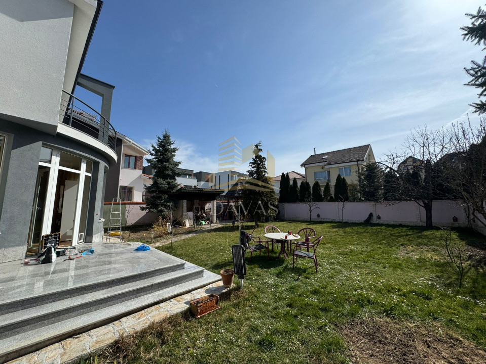 Vilā individuală 7 camere | 320mp | 740mp teren + Garaj inclus in preț | Zorilor
