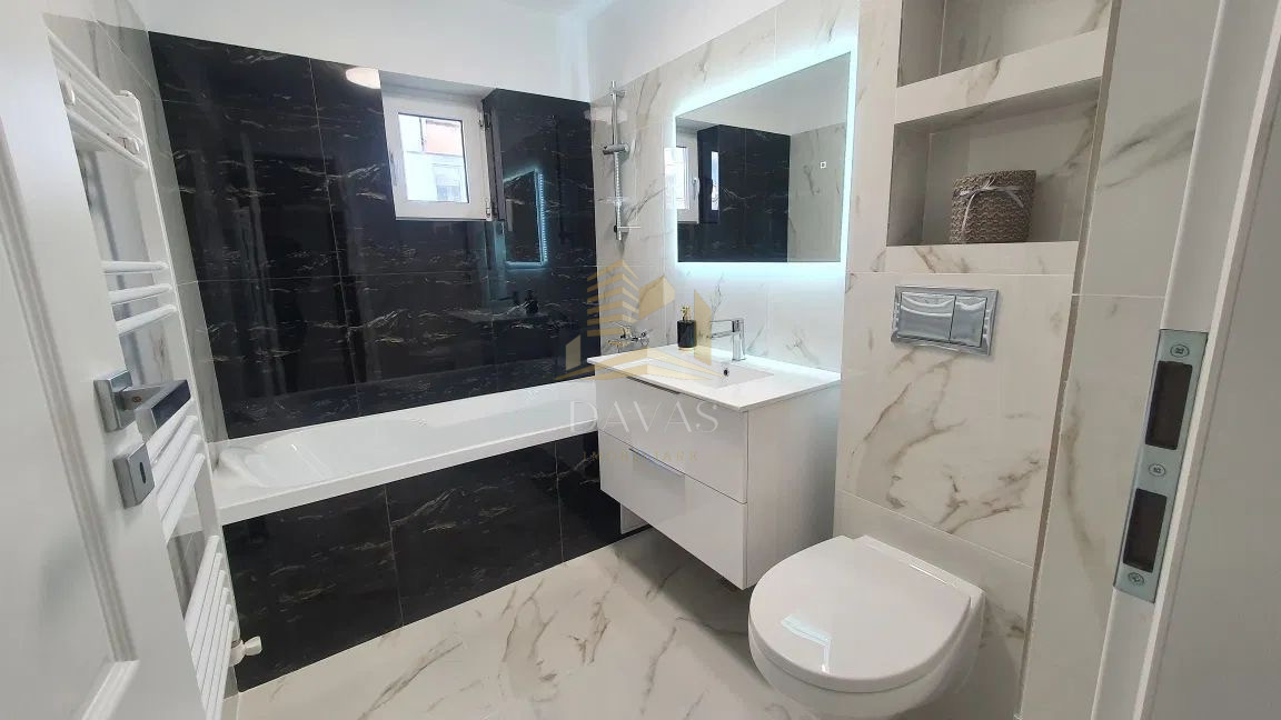 Apartament 3 camere semidecomandat | Între Lacuri 