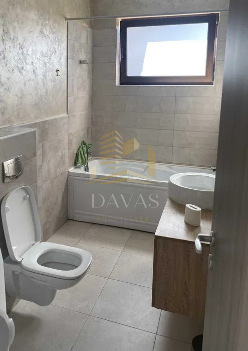 Apartament 3 camere semidecomandat + Parcare subterana inclusa in preț | Europa