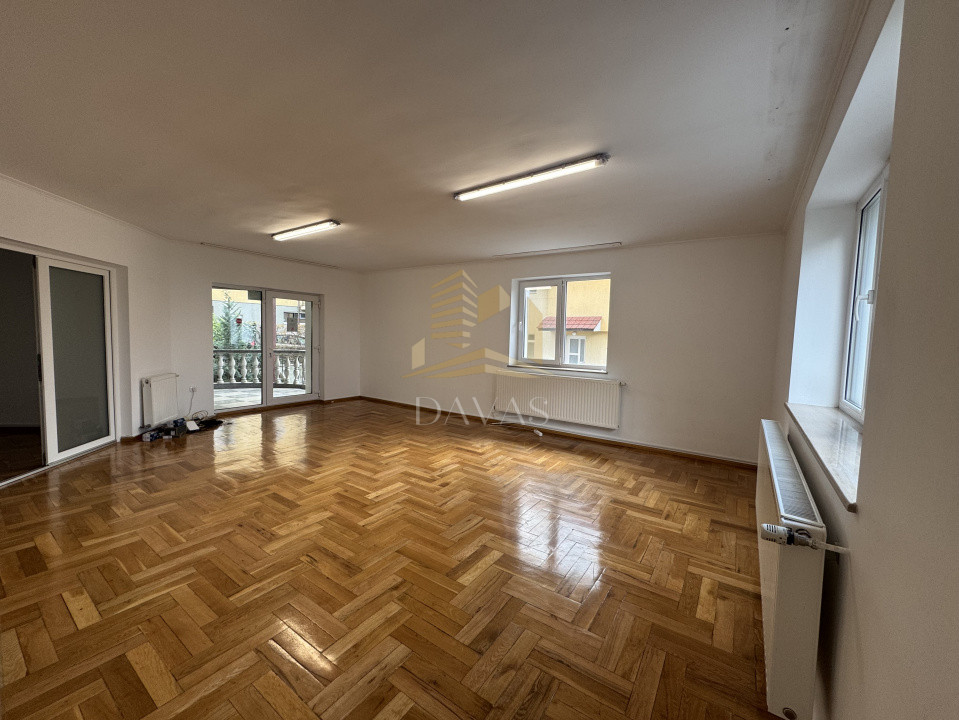 Casă individuală 11 camere 600mp utili | 1.500mp teren | Bună ziua 