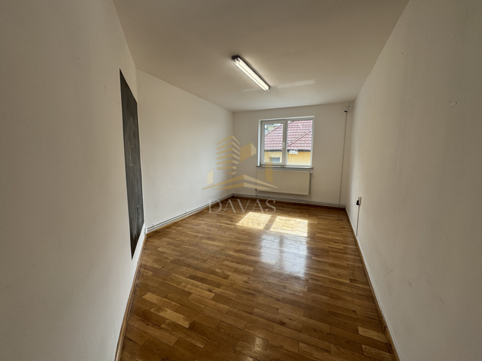 Casă individuală 11 camere 600mp utili | 1.500mp teren | Bună ziua 