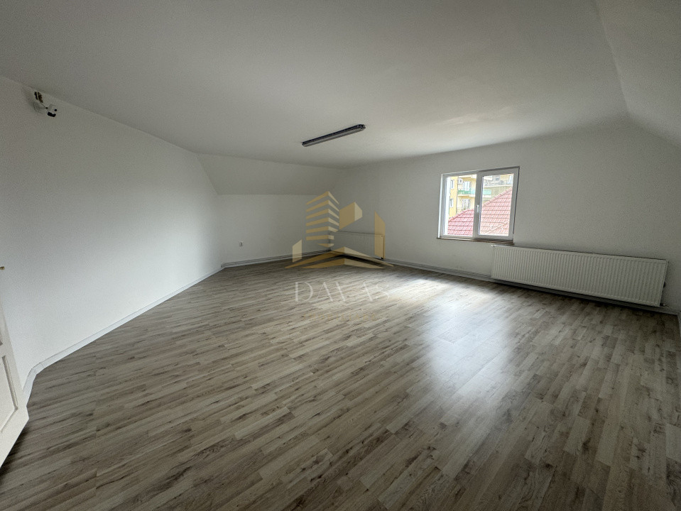 Casă individuală 11 camere 600mp utili | 1.500mp teren | Bună ziua 