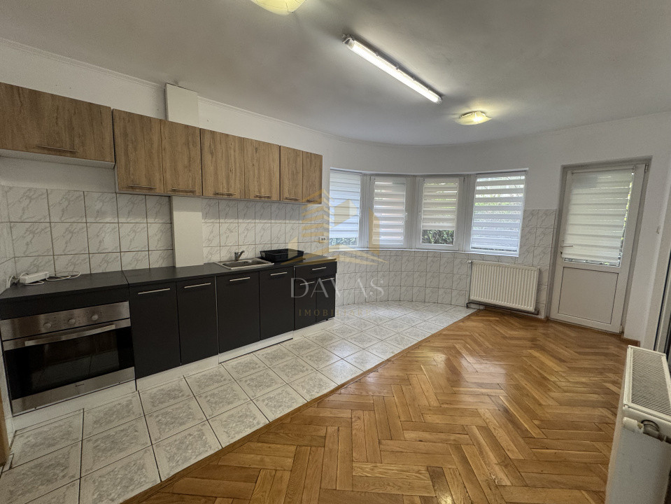 Casă individuală 11 camere 600mp utili | 1.500mp teren | Bună ziua 