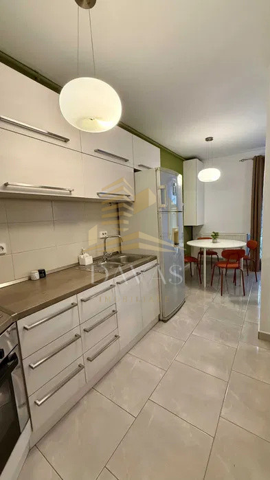 Apartament 3 camere semidecomandat | Central | Modern | 90mp | Terasa