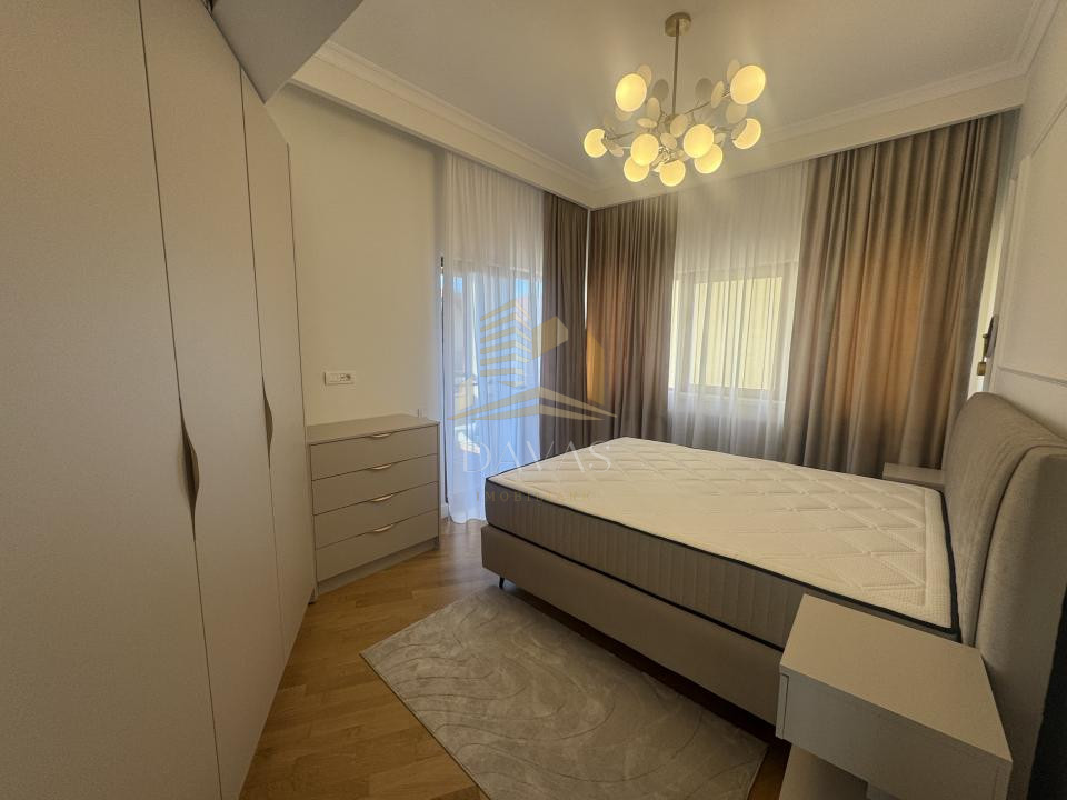 Apartament 3 camere semidecomandat | Parcare inclusă in preț | Andrei Mureșanu