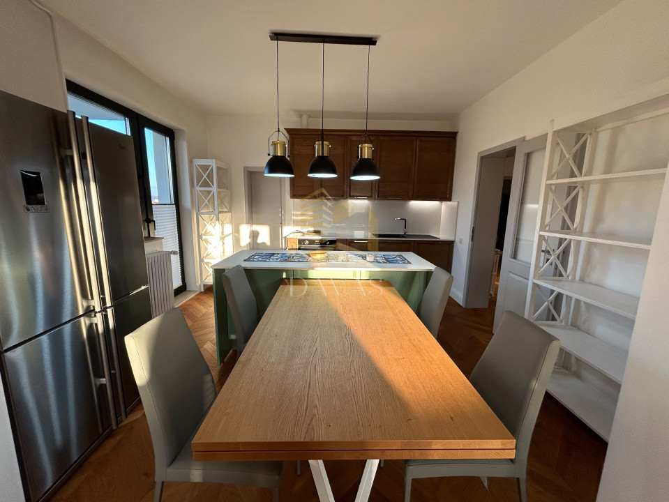 Apartament ultrafinisat de lux  4 camere | Centru | Garaj inclus in preț