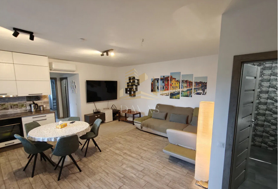Apartament 3 camere semidecomandat | Parcare inclusă in preț | Semicentral