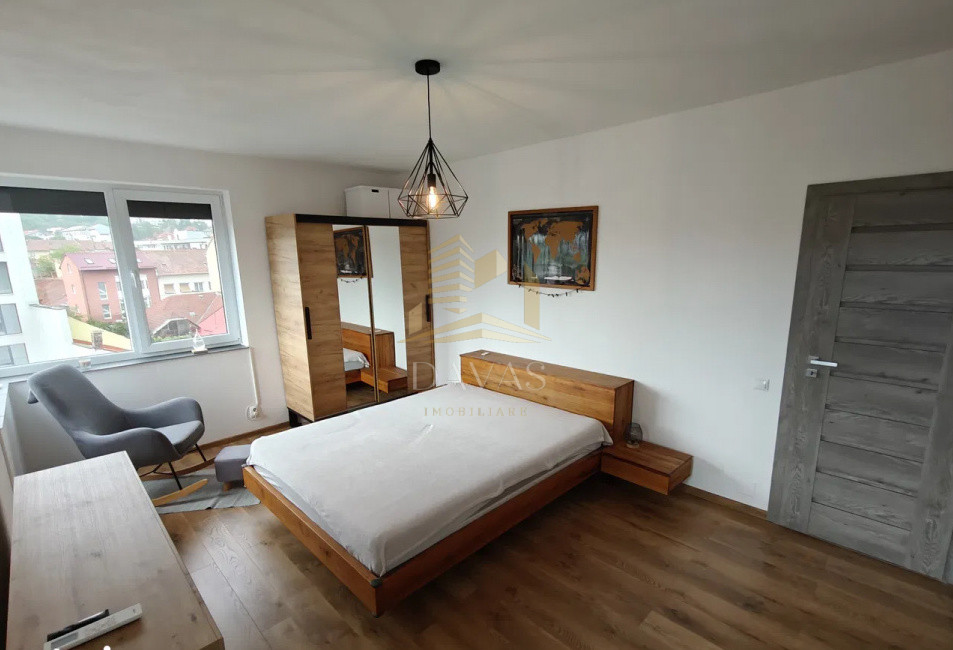 Apartament 3 camere semidecomandat | Parcare inclusă in preț | Semicentral
