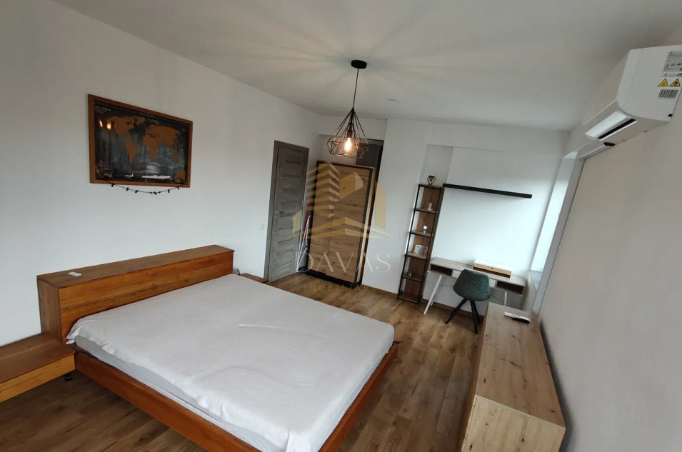 Apartament 3 camere semidecomandat | Parcare inclusă in preț | Semicentral