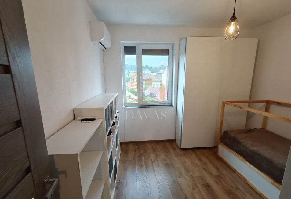 Apartament 3 camere semidecomandat | Parcare inclusă in preț | Semicentral