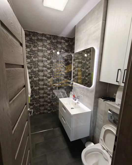 Apartament 3 camere semidecomandat | Parcare inclusă in preț | Semicentral