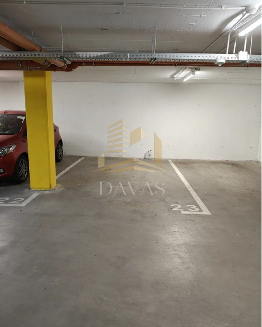 Apartament 3 camere semidecomandat | Parcare inclusă in preț | Semicentral