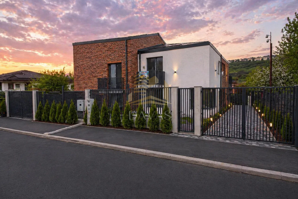 Casa cuplată de vânzare | Dezmir | 180mp utili | Teren 300mp