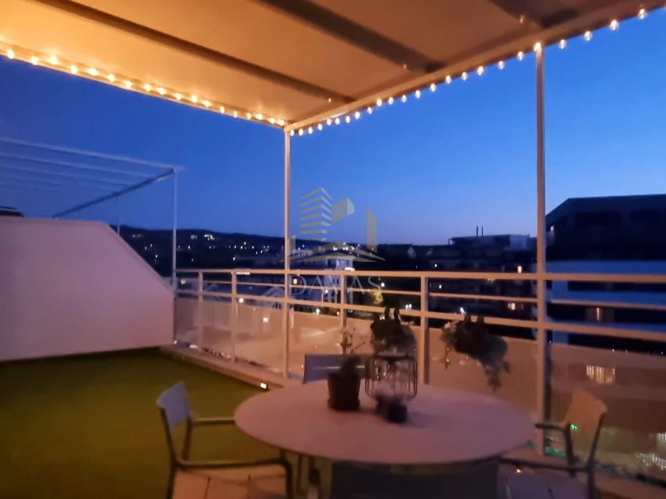 Penthouse pe 2 niveluri de Vânzare  | 4 camere| 160mp| Terasa 75mp | Buna Ziua